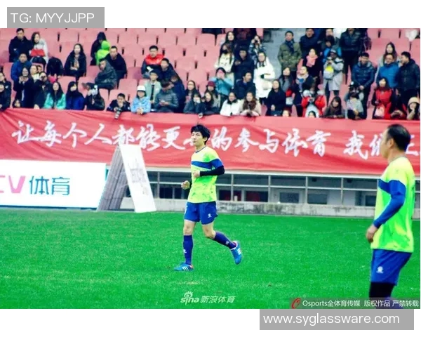 全球足球明星动态更新新赛季转会风波引发热议