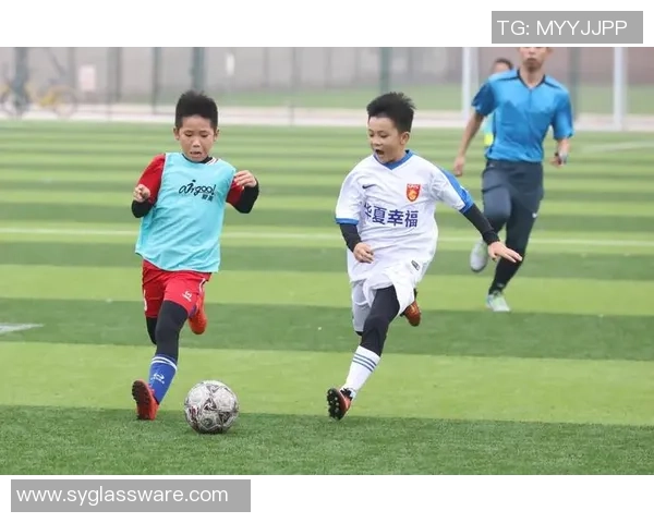 杨杰足球：从青训到职业联赛的成长之路与未来展望